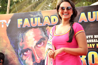  'Rowdy Rathore's Promotional rickshaw race