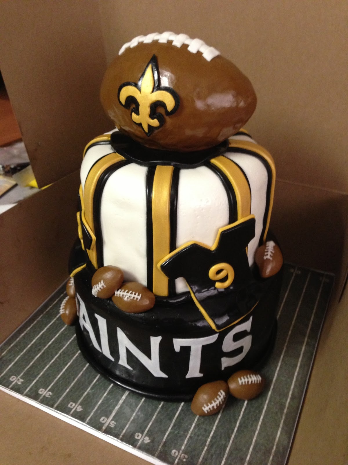 Cakes by Mindy: New Orleans Saints Cake 6" & 8"