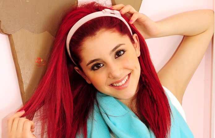 Ariana Grande, young actress smiling looks of the day. | VictoriaRud