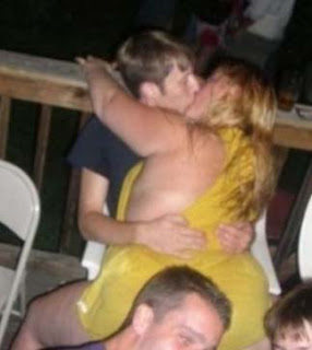 Lustige Bilder Bier macht schön dicke Frau küssen Lustige Bilder Bier macht schön dicke Frau küssen