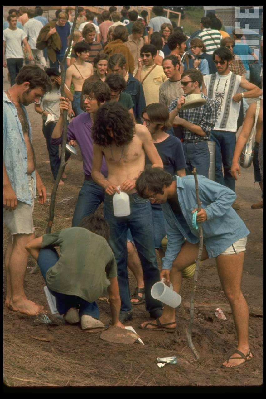 40 Rare and Fascinating Color Photographs of the Woodstock Music & Art