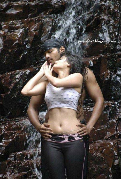 Sneha ullal Romancing Hot and wet image Gallery