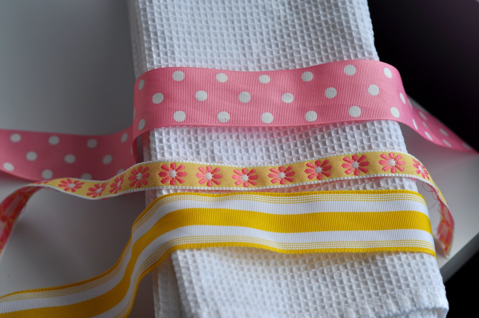 Aesthetic Nest Sewing Ribbon Dish Towels (Tutorial)