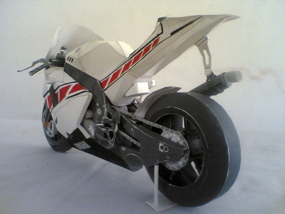 Ямаха YZR m1 от Heller