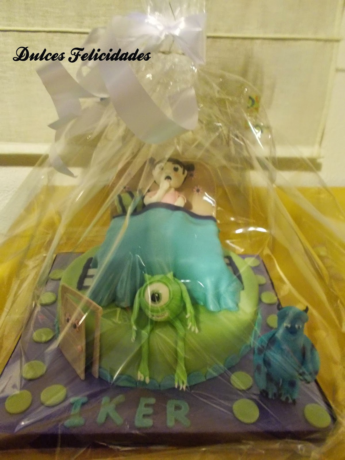 Dulces felicidades Tarta fondant Monstruos SA (Monsters inc) bizcocho