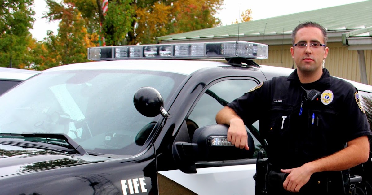 Fife Police Department Officer Fleming receives recognition for DUI