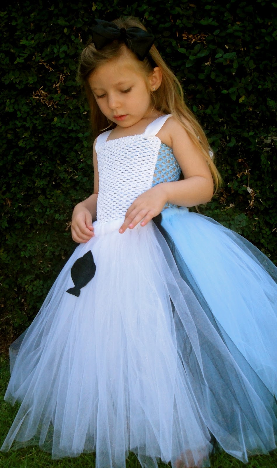 Hollywoodtutu dresses: Alice in wonderland tutu dress with matching bow