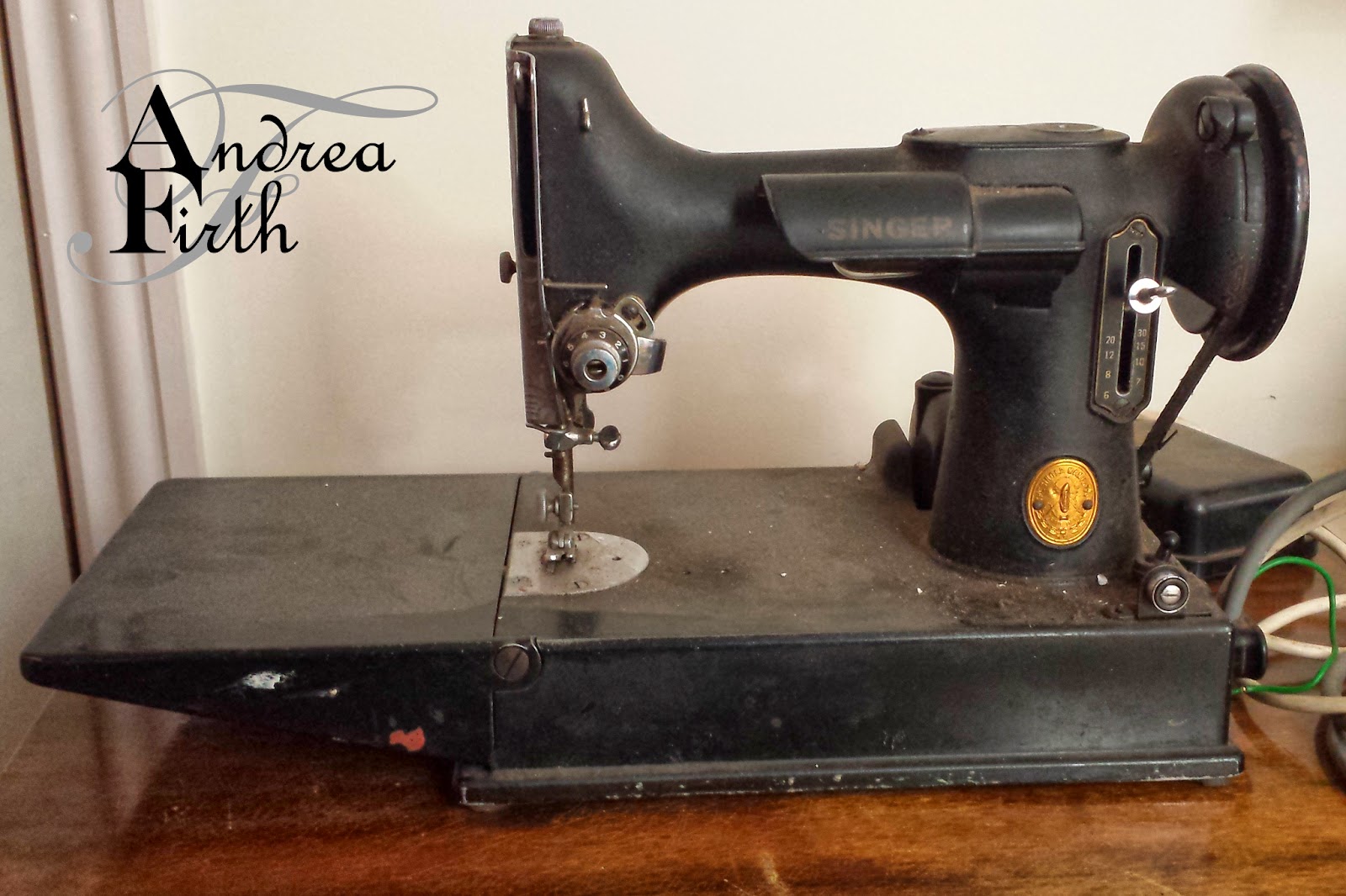 Obsessive Creativeness: 1945 Model 221K Singer "Featherweight" Sewing