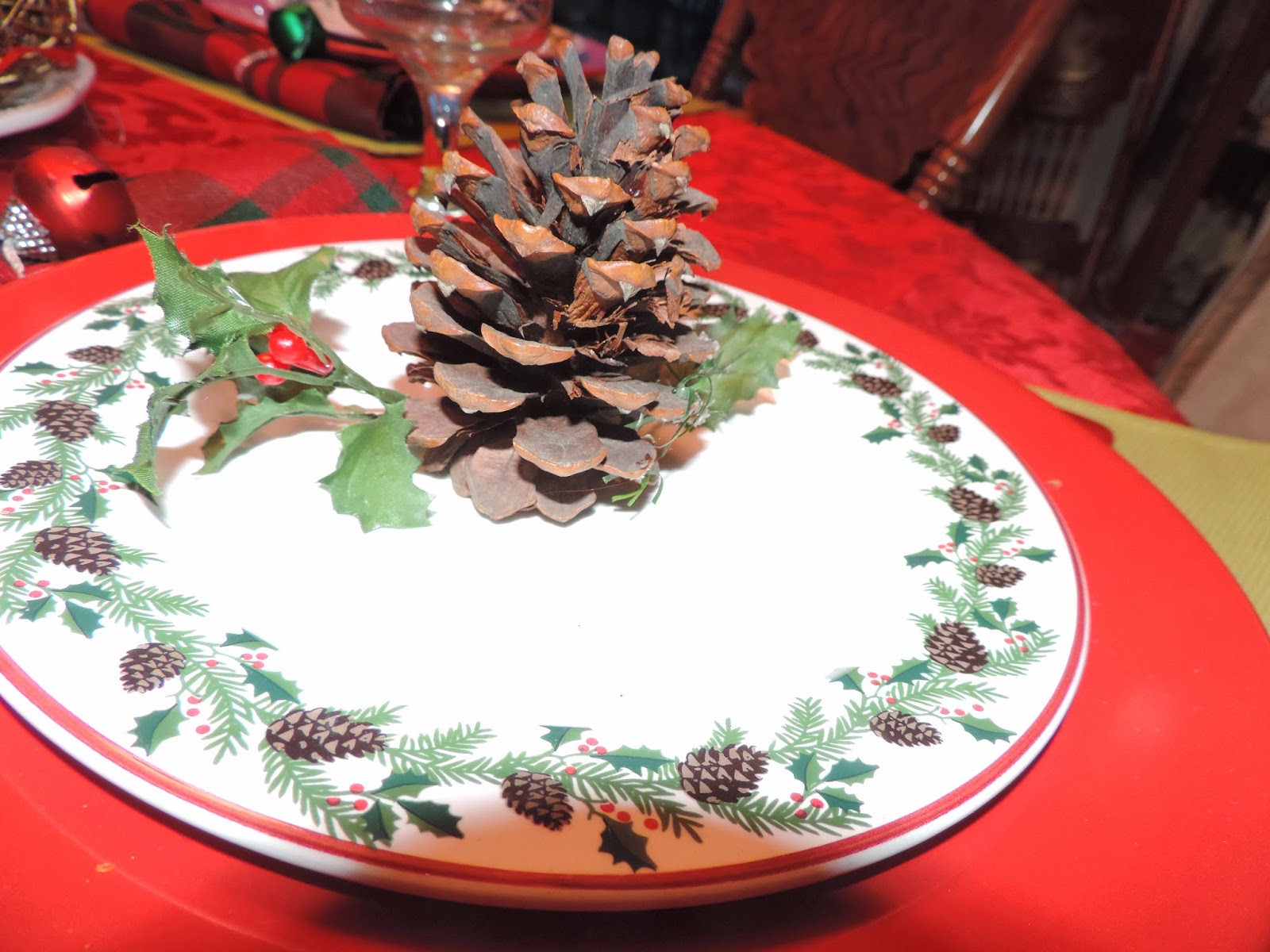 Cairn Cottage Christmas Decor (Tablescape and Outdoor Lights)