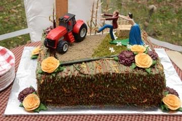 hay bale wedding cake