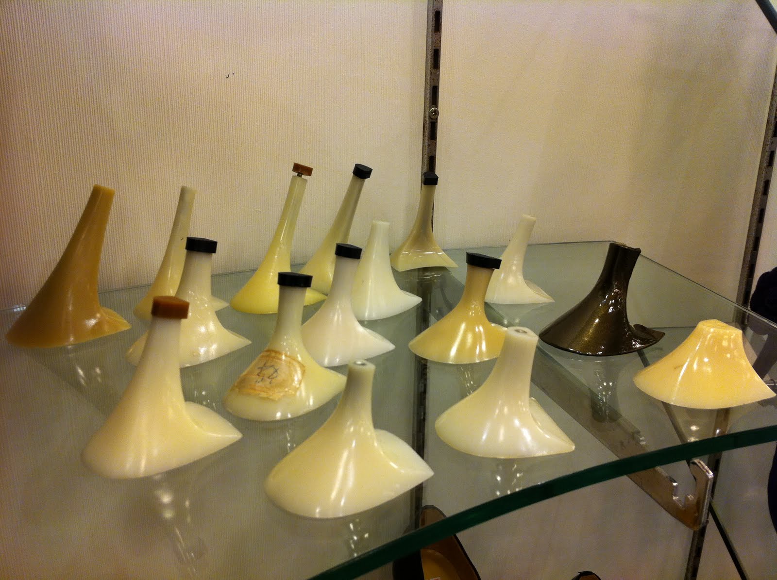 Ellen's Shopping News: SHOPPING FOR CUSTOM-MADE SHOES AND HANDBAGS IN