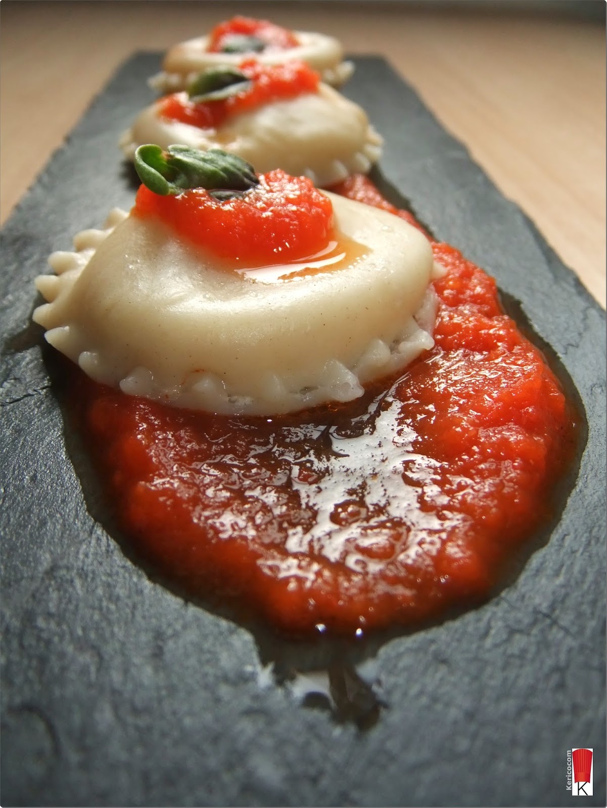 Ravioli De Ricotta Con Ragú Napoletano
