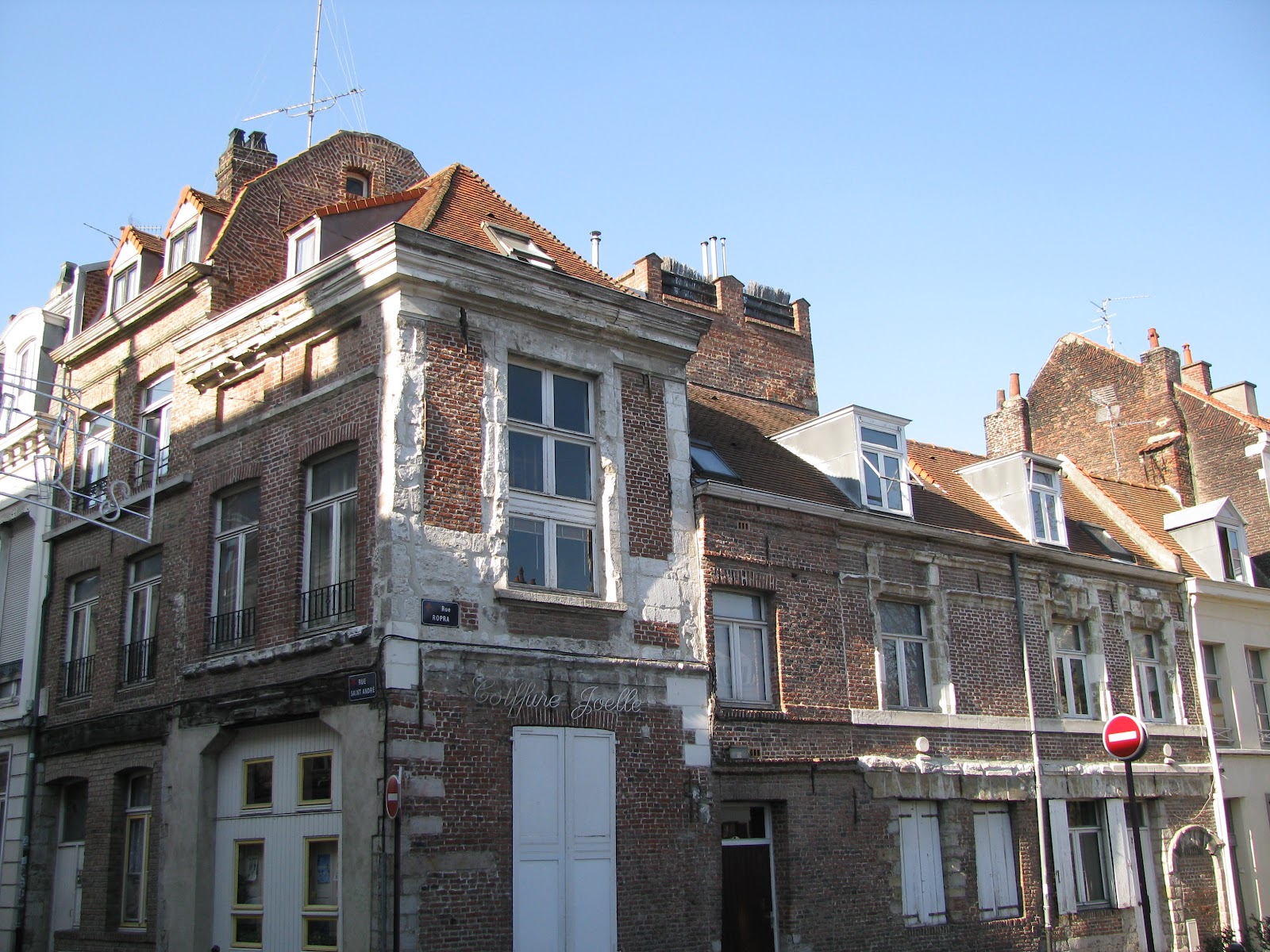 MARIEJEANNE TRAVELING IN LILLE, FRANCE THE OLD LILLE HOUSES