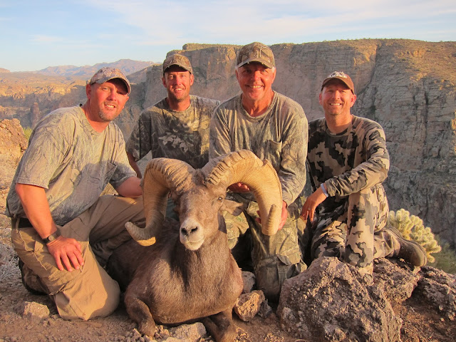 Arizona+Desert+Bighorn+sheep+photo+with+Ernie+and+Seth+Meeske-Jay+Scott+and+son+in+law+Jeremy+Plain+in+Unit+22.JPG