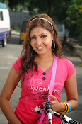 Komal Jha Glamorous Photos in Pink Top-thumbnail-38