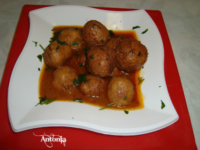 Albóndigas De Atún Con Salsa De Ñoras 
