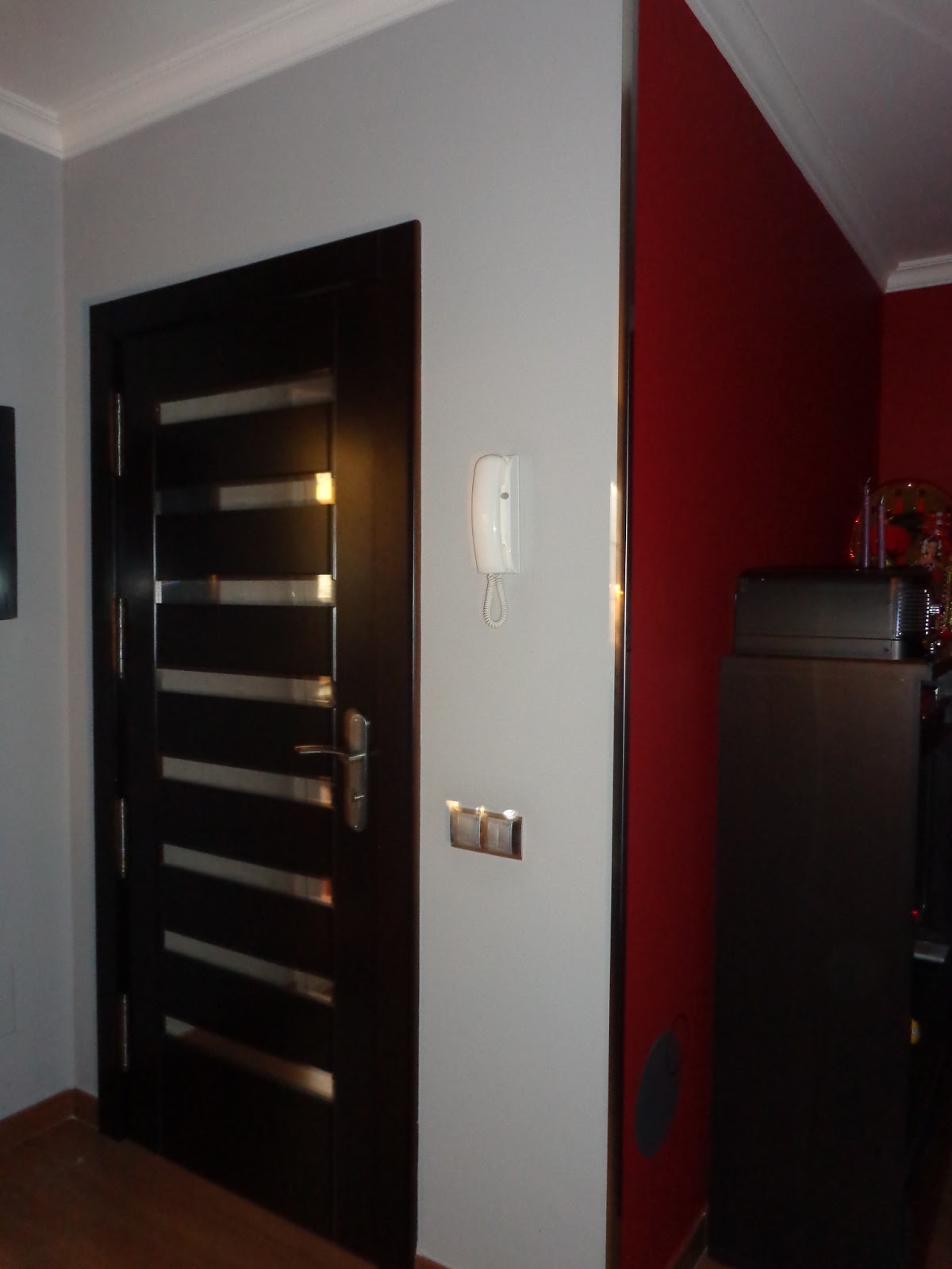 TALLERES FARO : PUERTA EN MADERA Y LISTONES EN ACERO INOXIDABLE