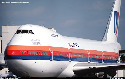 Comissários de voo: história de uma profissão  Comiss%25C3%25A1rias+-+Boeing+747+-+United