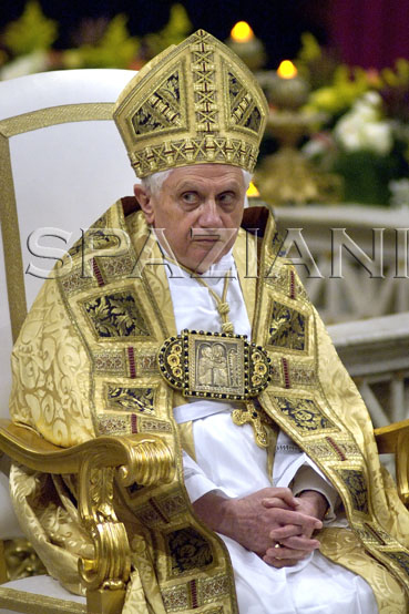 Pope Benedict XVI vestments Pope Benedict XVI vestments