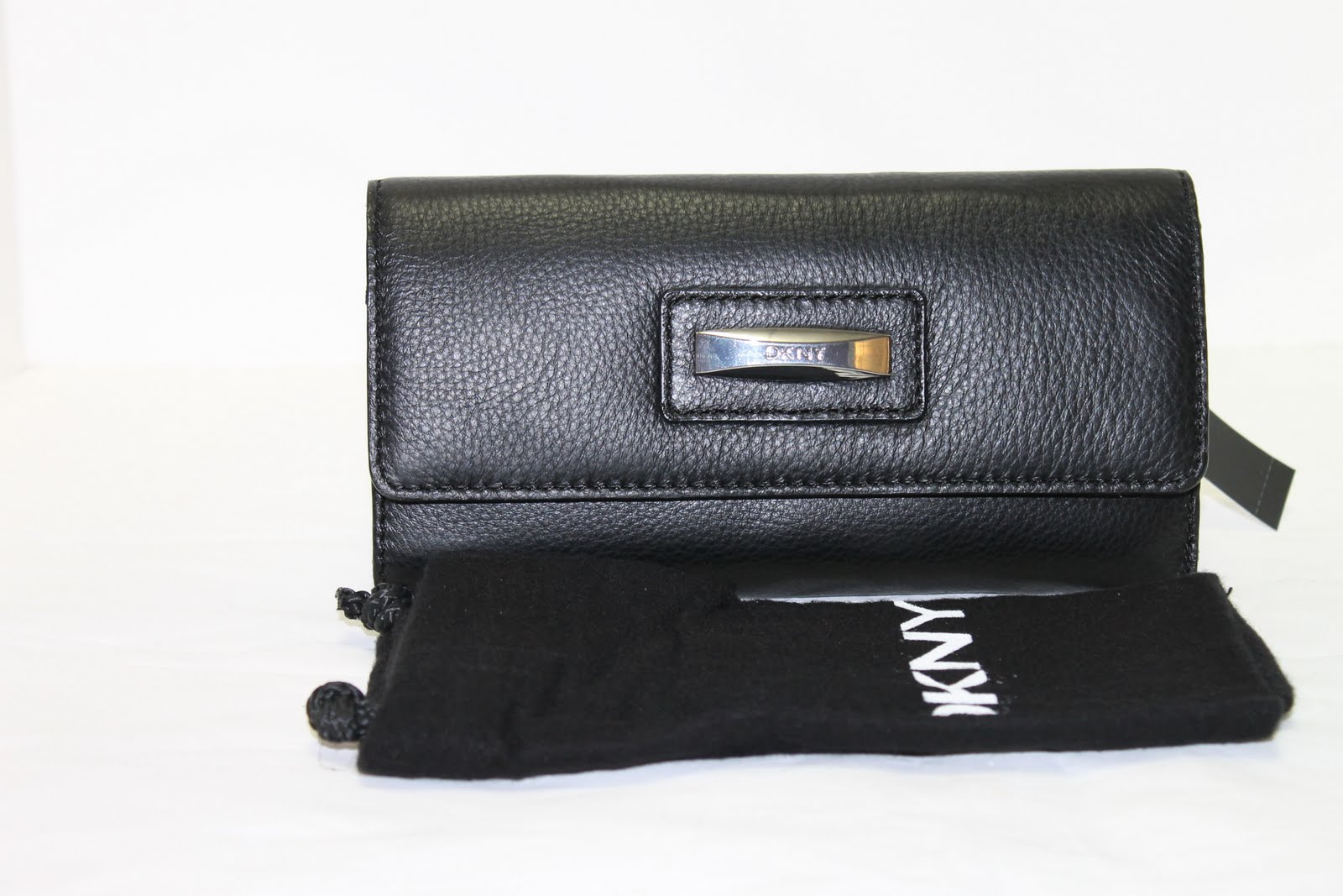 Boutique Malaysia DKNY TRIFOLD LEATHER WALLET