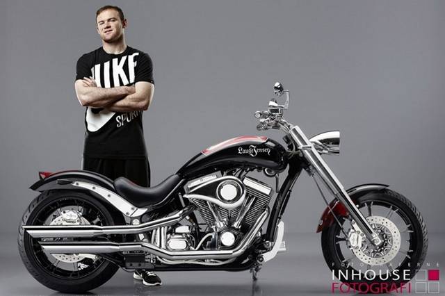 Back in 2012, Manchester United star Wayne Rooney teamed up with exquisite Danish bike builder Lauge Jensen for a custom project to be auctioned for charity. This unique machine went under the hammer at Bonhams and fetched a hefty $66,000 (more than €50,000), with all the proceeds being donated to KidsAid, a Danish foundation helping ill children.