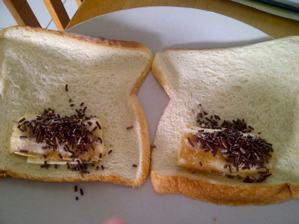 Cara Membuat Roti Gulung Pisang Coklat