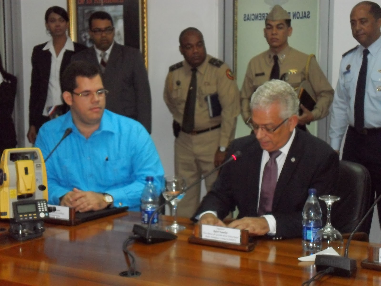 Ministerio de Defensa, y otras entidades entregan Equipos Técnicos a la