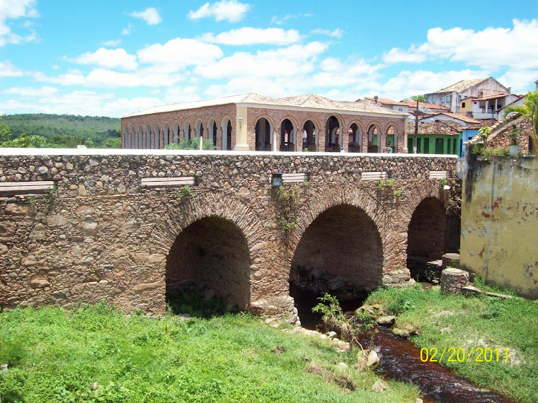 PONTE SOBRE RIO LENÇÓIS E MERCADO DE LENÇÓIS