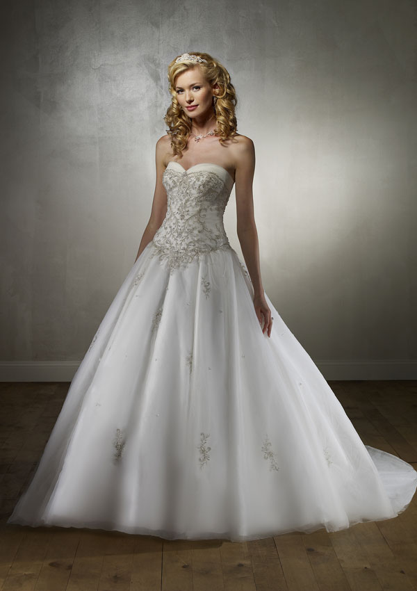 Great Luxurious Wedding Dresses of the decade Check it out now 