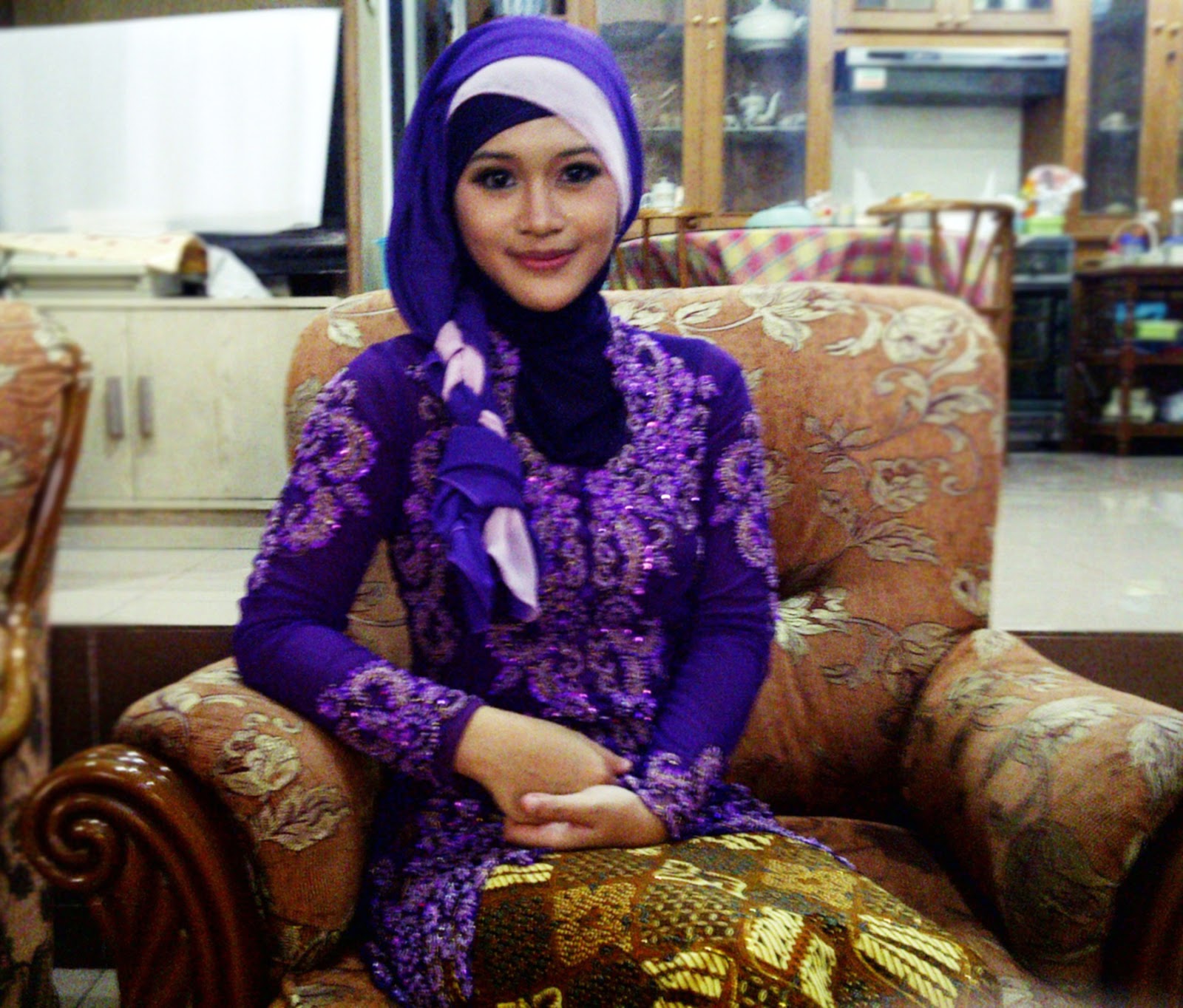 Tutorial Hijab Wisuda Untuk Wajah Bulat Jilbab Wisuda Untuk Wajah Bulat Kumpulan Model Hijab Dan