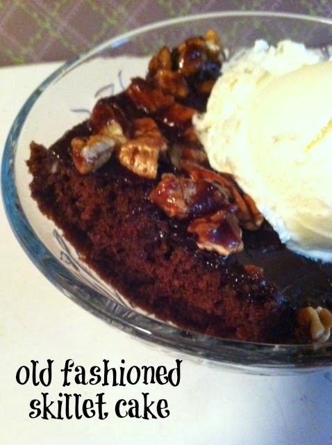 Spatulas On Parade: Old Fashioned chocolate pecan skillet cake - SSS