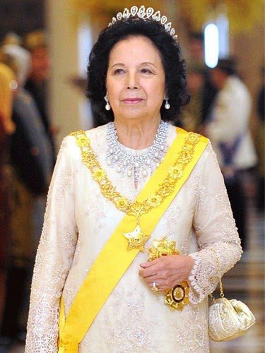 WARISAN RAJA & PERMAISURI MELAYU Tiara Raja Permaisuri Tuanku Bainun..