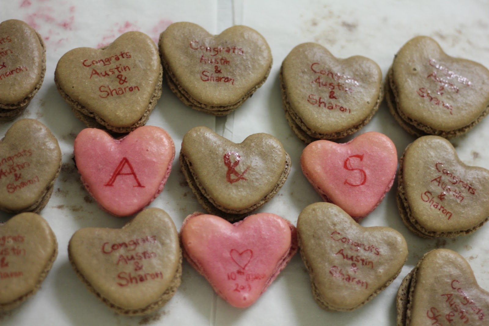 BAKING TRAY \________/ Wedding bake iheart macarons