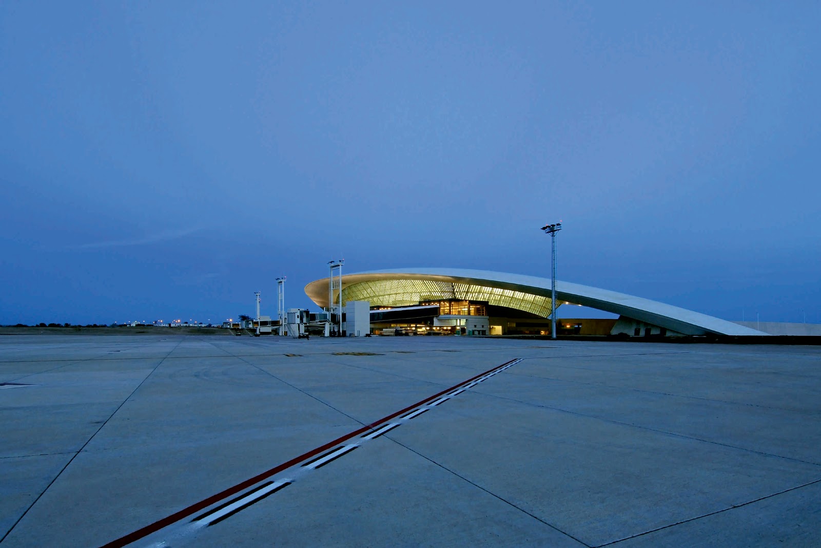 CARRASCO INTERNATIONAL AIRPORT BY RAFAEL VIÑOLY A As Architecture