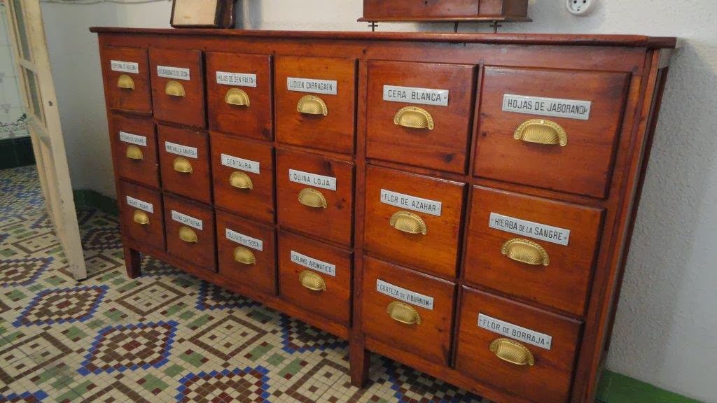 Venta particular de muebles y artículos antiguos en Murcia Mueble antiguo de farmacia de 18 cajones Artesanato Sobre Halloween ~ Venta particular de muebles y artículos antiguos en Murcia Mueble antiguo de farmacia de 18 cajones