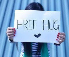 FREE HUGS(: