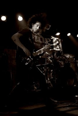 Dream Circus live in Benavente Sandro Oliveira rockin' out