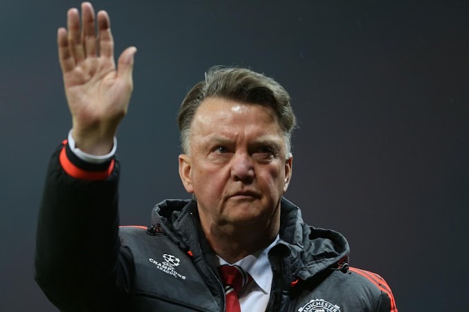 Louis van Gaal walks out of Manchester United's press conference