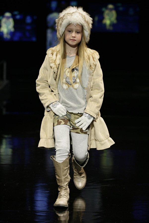 Monnalisa girls catwalk