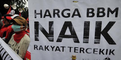 di depan sby buruh tolak rencana kenaikan bbm Sejarah Naiknya Harga BBM dari zaman Presiden Soekarno Hingga Presiden SBY