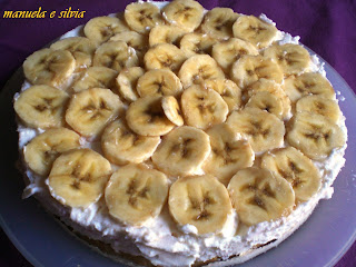 Cheesecake leggera alle banane e fragoline