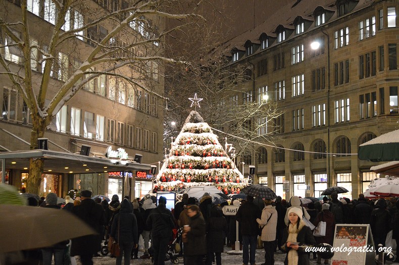 Albero Di Natale Zurigo.Diario Di Viaggio Ai Mercatini Di Natale Di Zurigo Vologratis Org