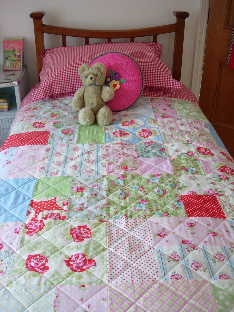 HenHouse Emporium Summer Blooms Quilt