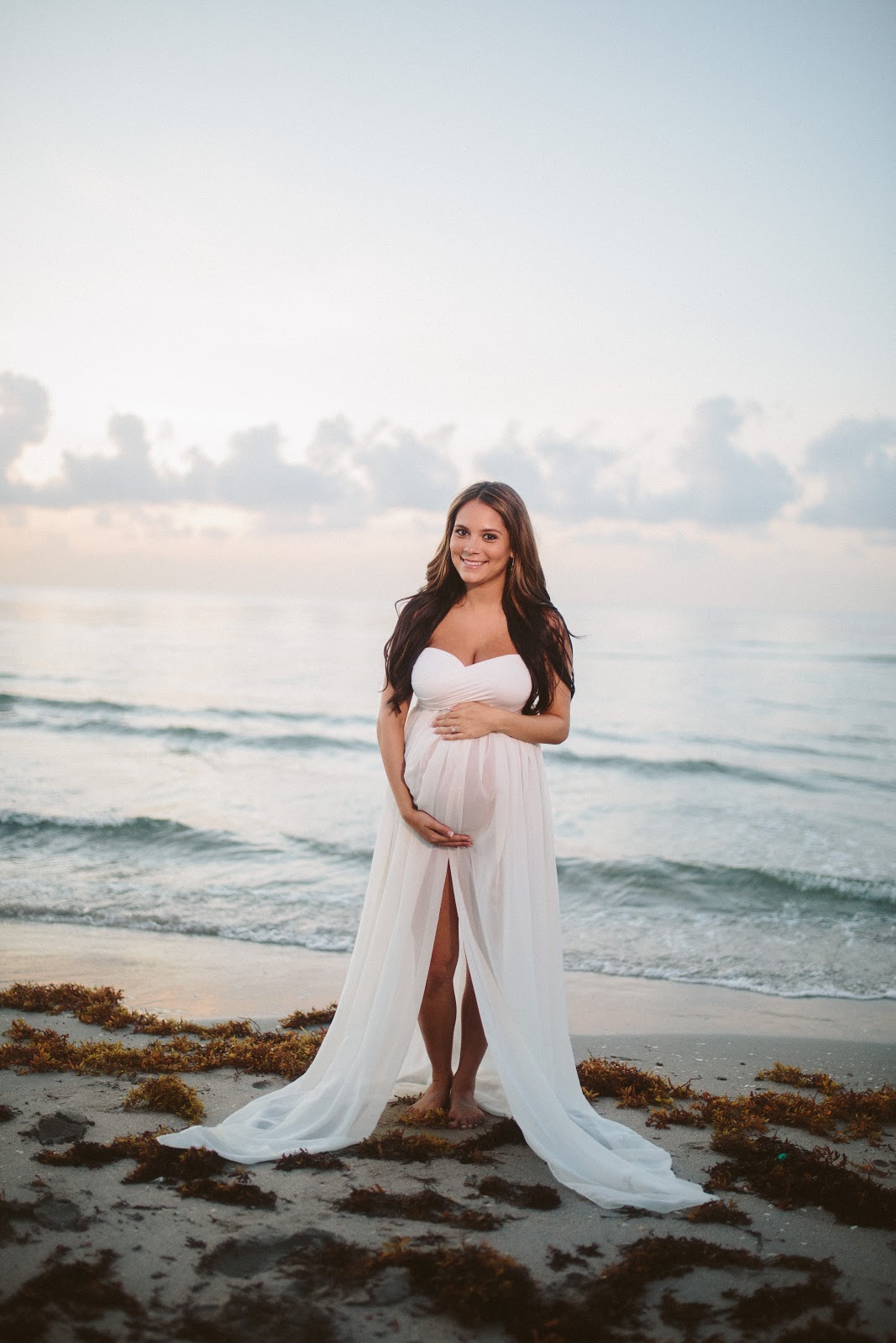 Laura & Co.: Maternity Photoshoot - Beach/Sunrise Look