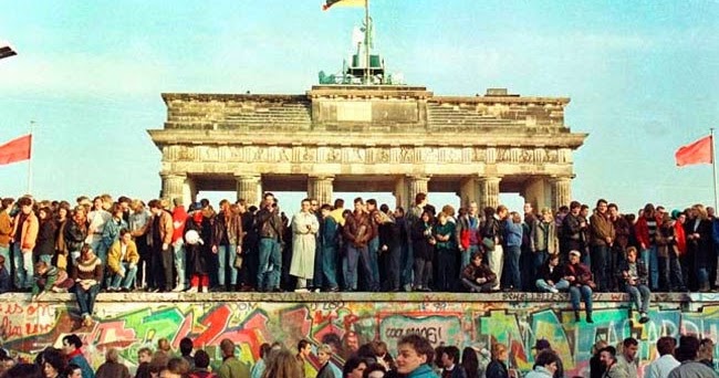Bint Photobooks On Internet The Berlin Wall Then And Now Photography