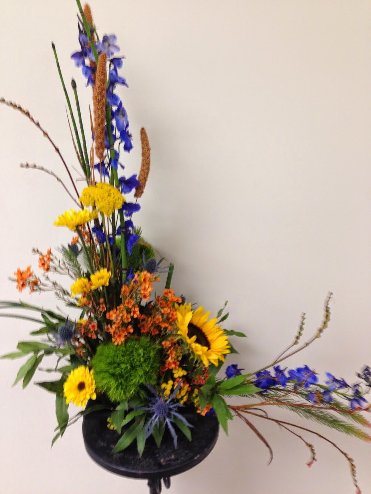 Flower Classroom Students Asymetrical Floral Designs flower-classroom-students-asymetrical-floral-designs