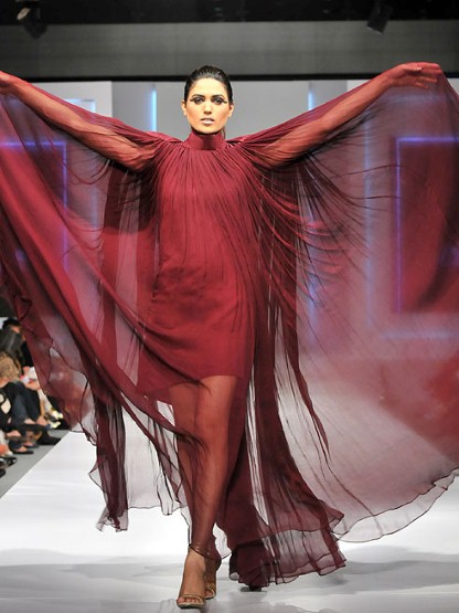 http://1.bp.blogspot.com/-xPu7Ra_y9Ko/TZfn-9I1PKI/AAAAAAAAB-U/KmuxHn7CY0Y/s1600/Pakistan+Fashion+Week+2011+%252820%2529.jpg