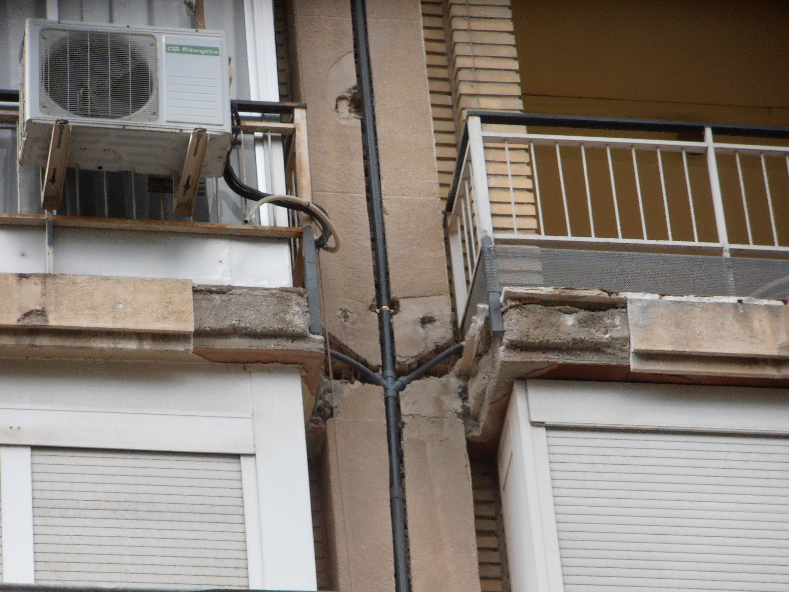 Imagen 17: Tuberías de evacuación de agua de aparatos de aire acondicionado