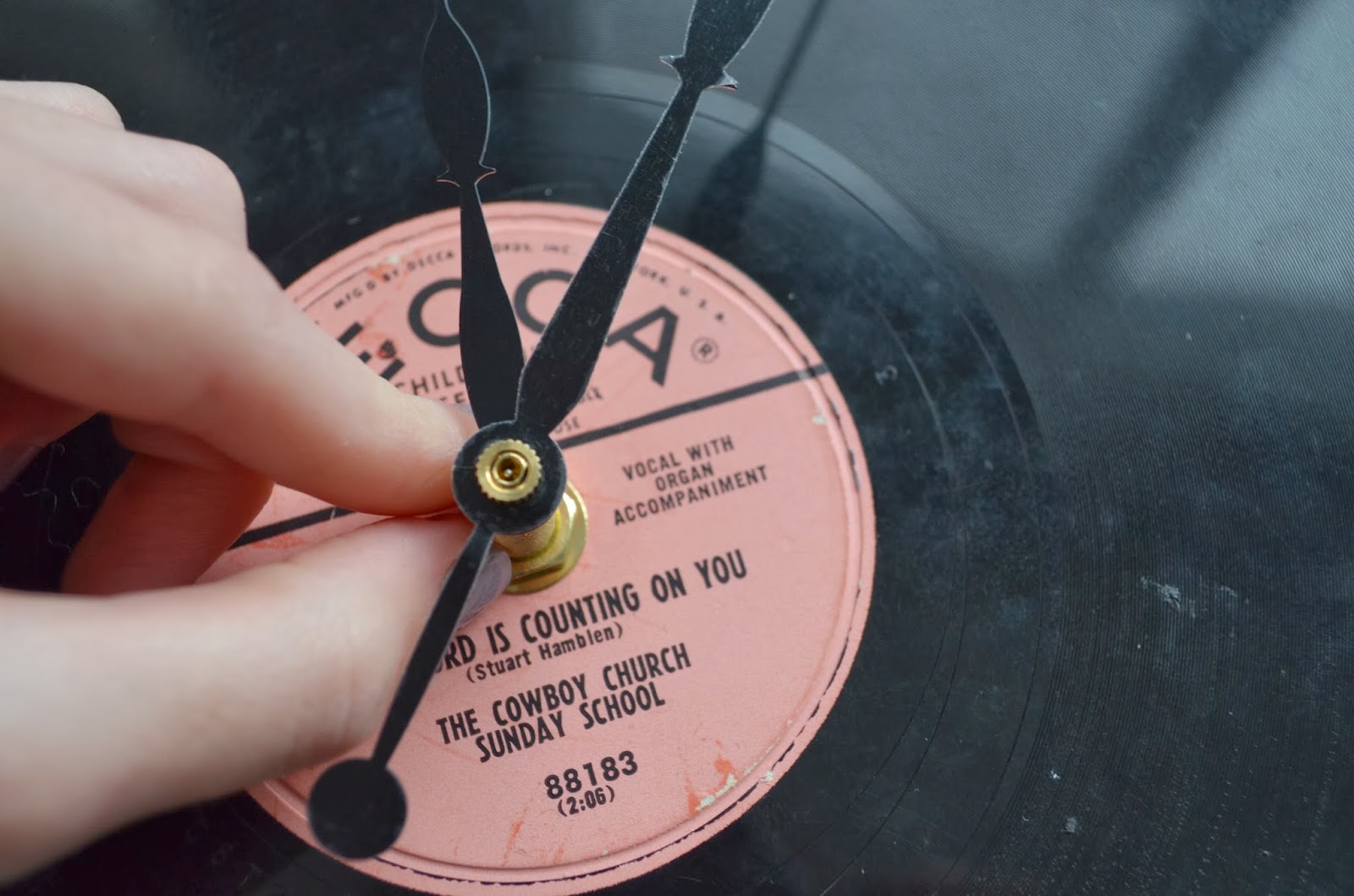 DIY Vinyl Record Clock DIY Huntress