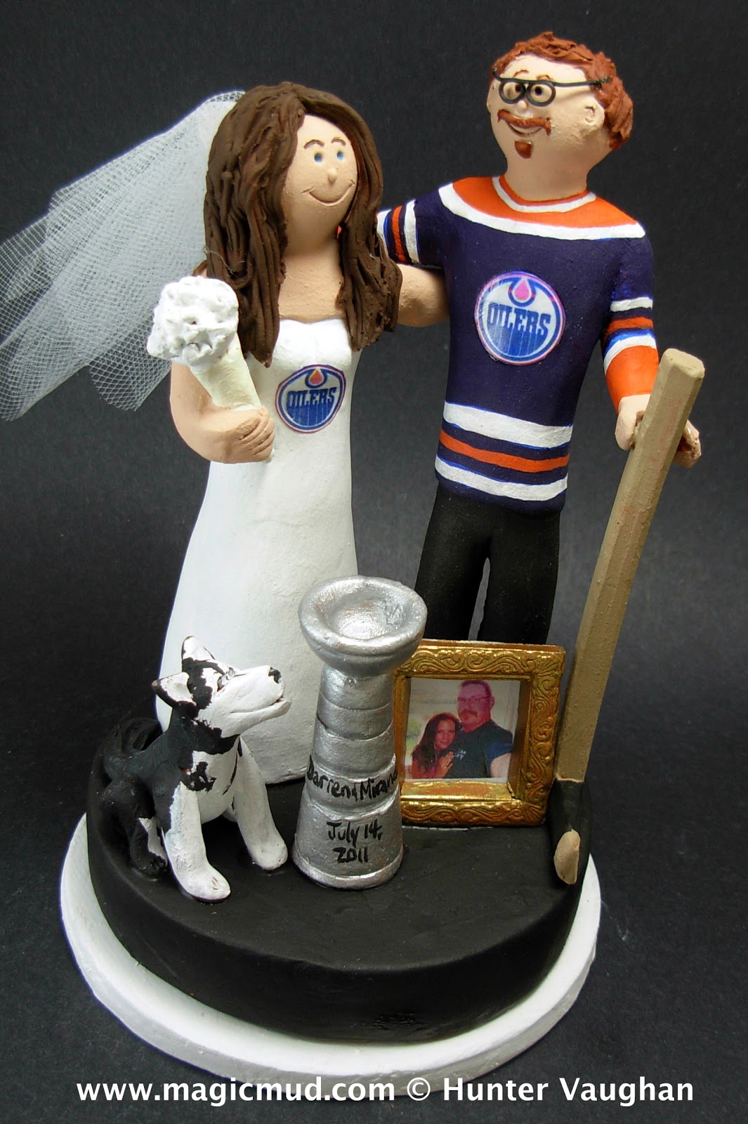 VIDEO Hockey Fan's Wedding Cake Toppers custom wedding cake toppers